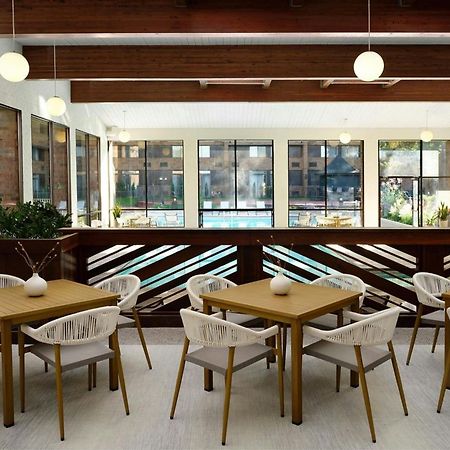 Sheraton Grand Rapids Airport Hotel Cascade Ngoại thất bức ảnh