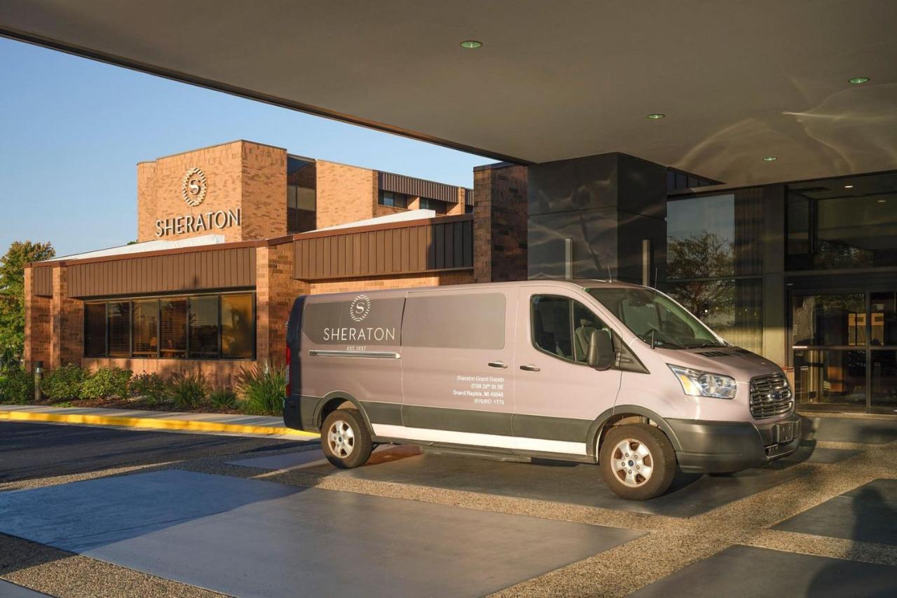 Sheraton Grand Rapids Airport Hotel Cascade Ngoại thất bức ảnh