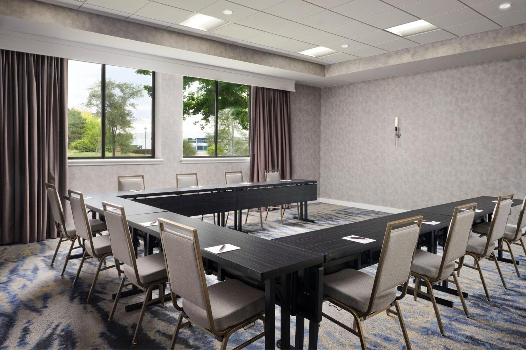 Sheraton Grand Rapids Airport Hotel Cascade Ngoại thất bức ảnh