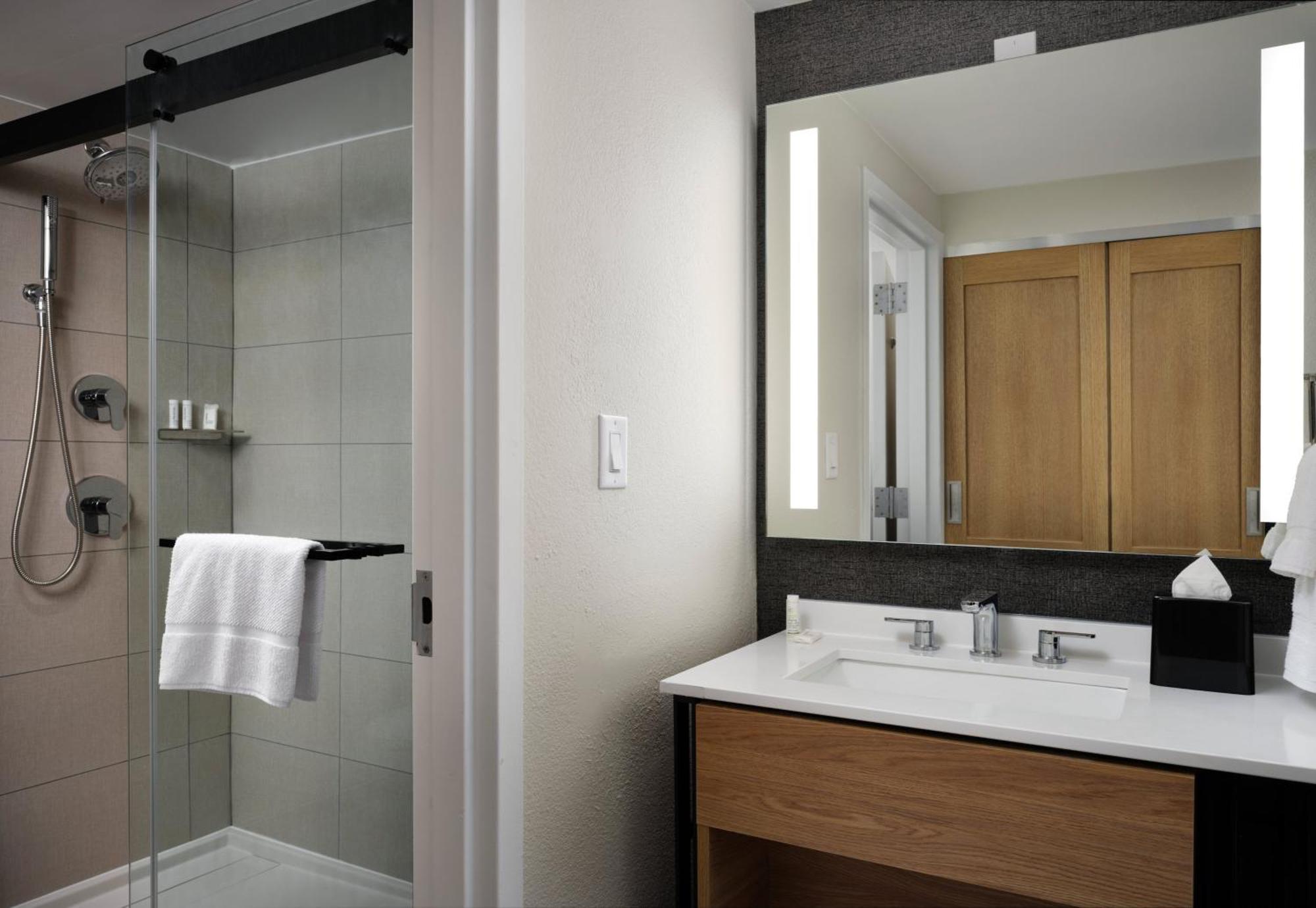 Sheraton Grand Rapids Airport Hotel Cascade Ngoại thất bức ảnh
