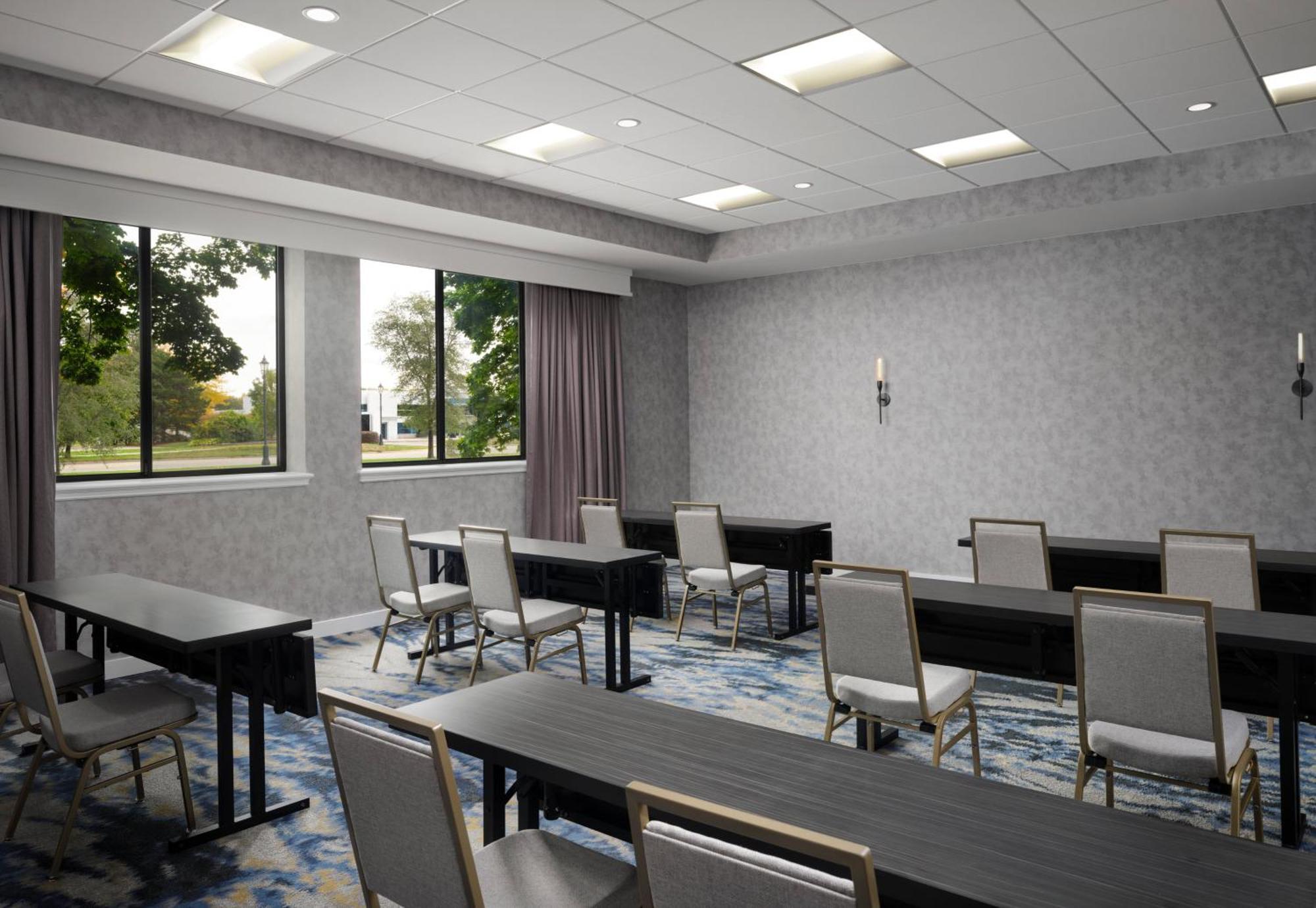 Sheraton Grand Rapids Airport Hotel Cascade Ngoại thất bức ảnh