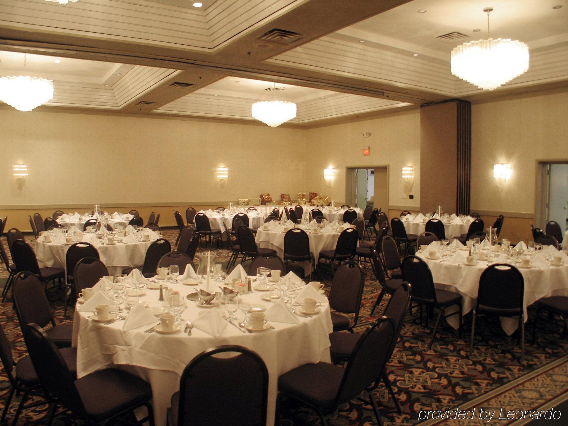 Sheraton Grand Rapids Airport Hotel Cascade Ngoại thất bức ảnh