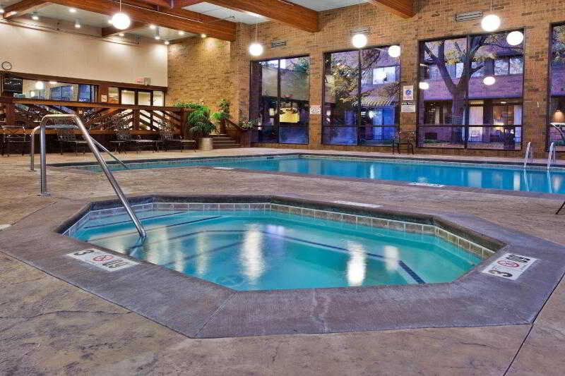 Sheraton Grand Rapids Airport Hotel Cascade Ngoại thất bức ảnh